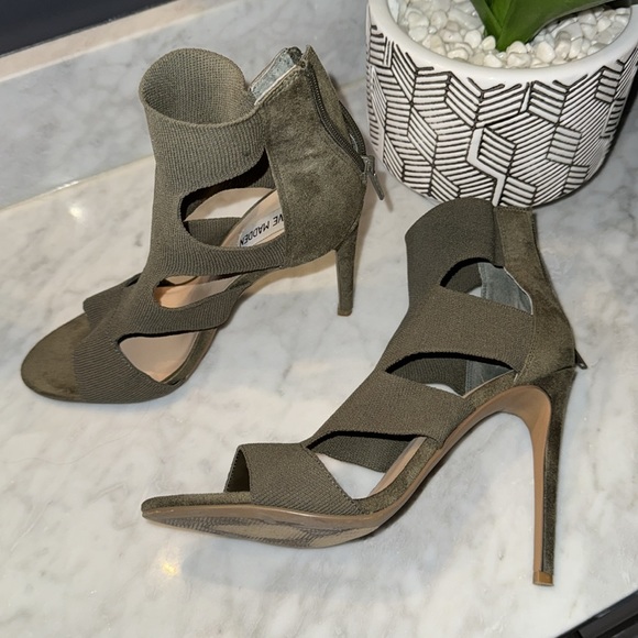 Steve Madden 4” Heels - Picture 2 of 2